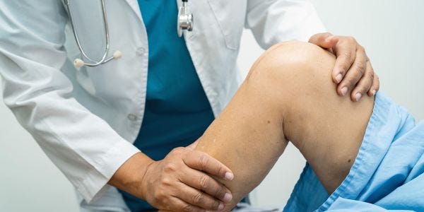 Overweight Patients After Knee Replacement: Recovery Tips That Work — Insights from the Best Joint Replacement Surgeon in Ranchi | by Dr Ankur Saurav | Jun, 2025 | Medium