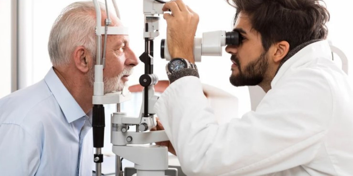Benefits of Choosing the Right Eye Doctor in Etawah