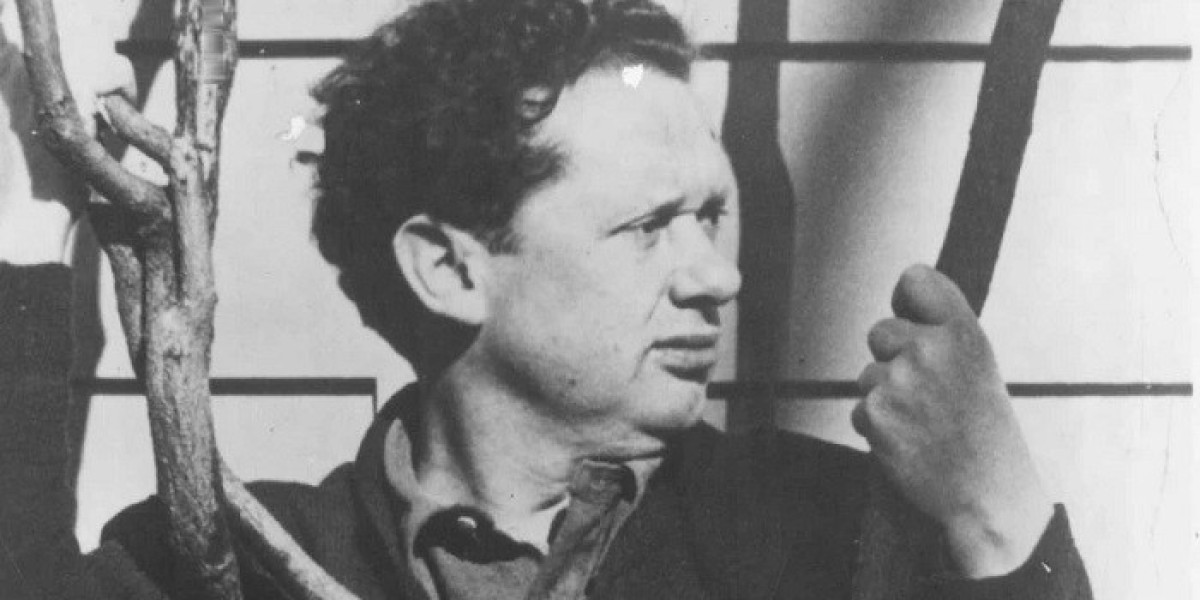 What are the key philosophical ideas in Dylan Thomas’s poetry?