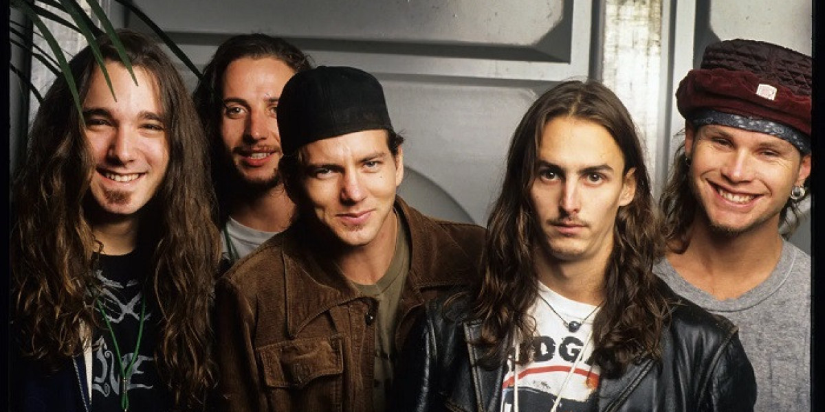 How Does Grunge Music Address Themes of Alienation?